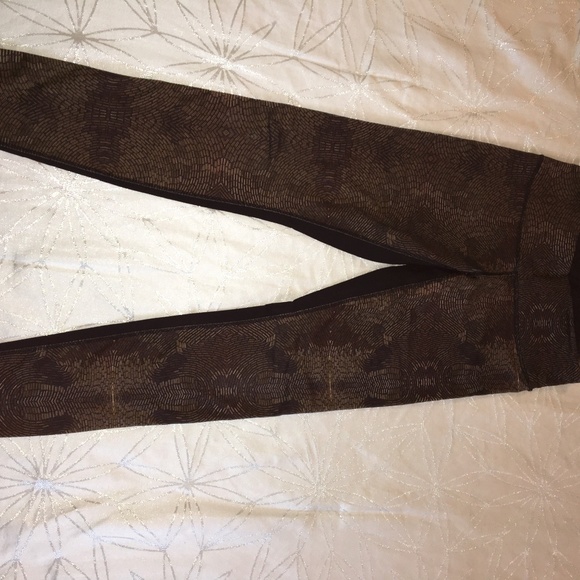 Lululemon Wunder Under Leggings - Picture 2 of 5